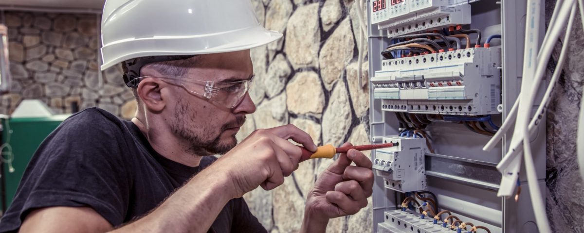 חיבור גנרטור לארון חשמל